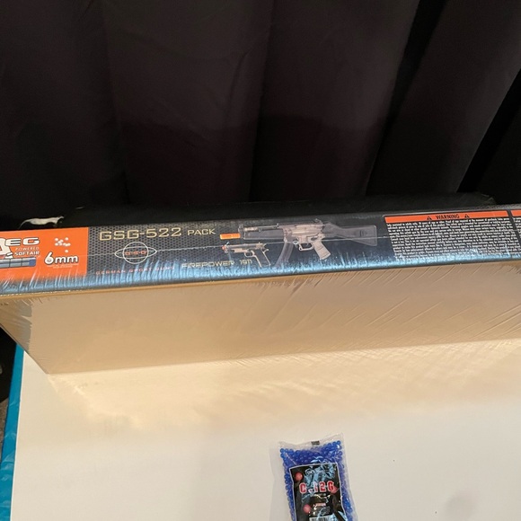 Fully automatic airsoft smg - Picture 2 of 2